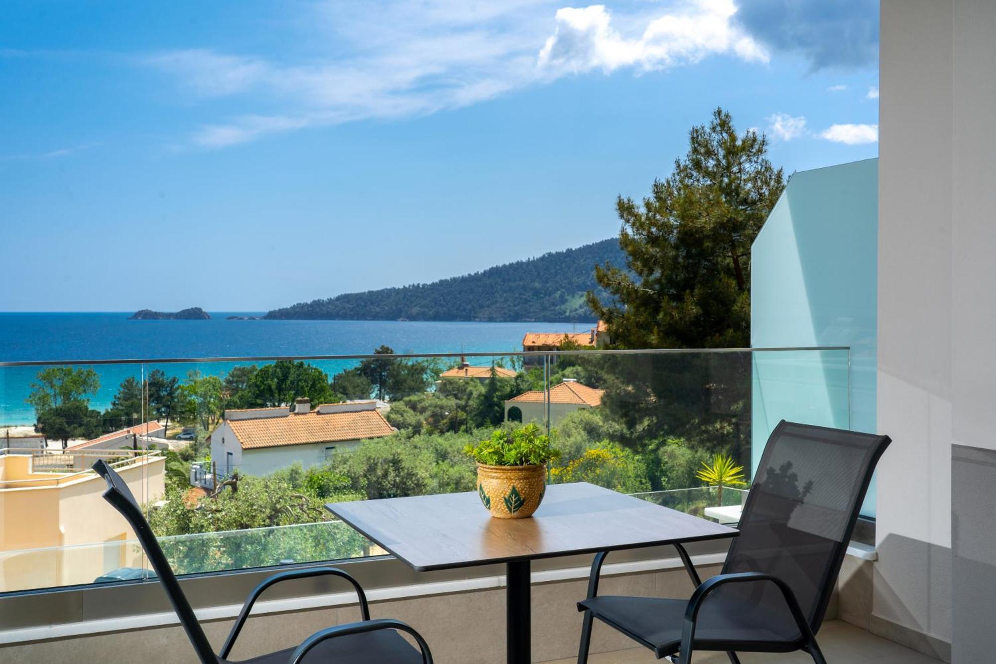 Finikas Thassos Golden